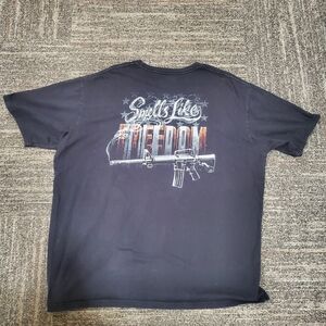 Bass Pro Shops Black T-Shirt Made in USA Men’s 2XL Smells Like Freedom Cotton